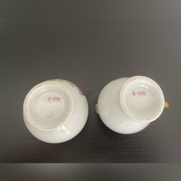 Vintage Porcelain Miniature Cream and Sugar Set 2.5” - Picture 3 of 4